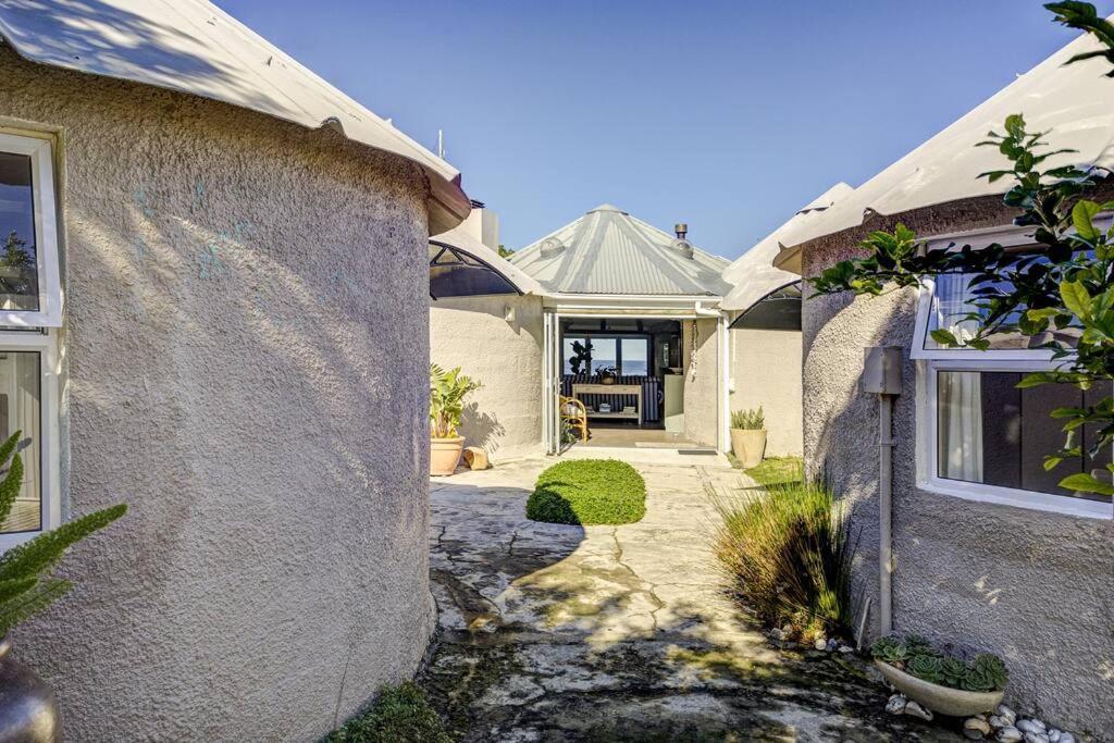 Charming Rondavels 100 Meters From Sea Villa Hermanus Exterior photo